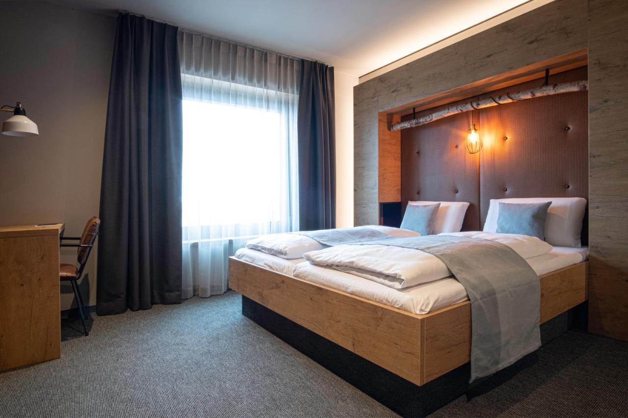 Riku Hotel 罗伊特林根 外观 照片
