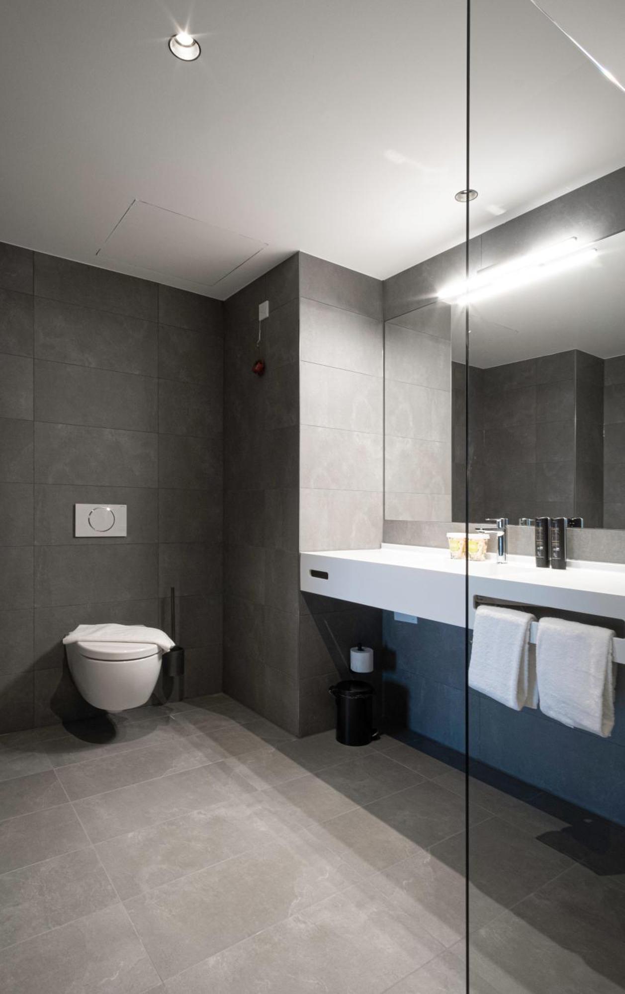 Riku Hotel 罗伊特林根 外观 照片