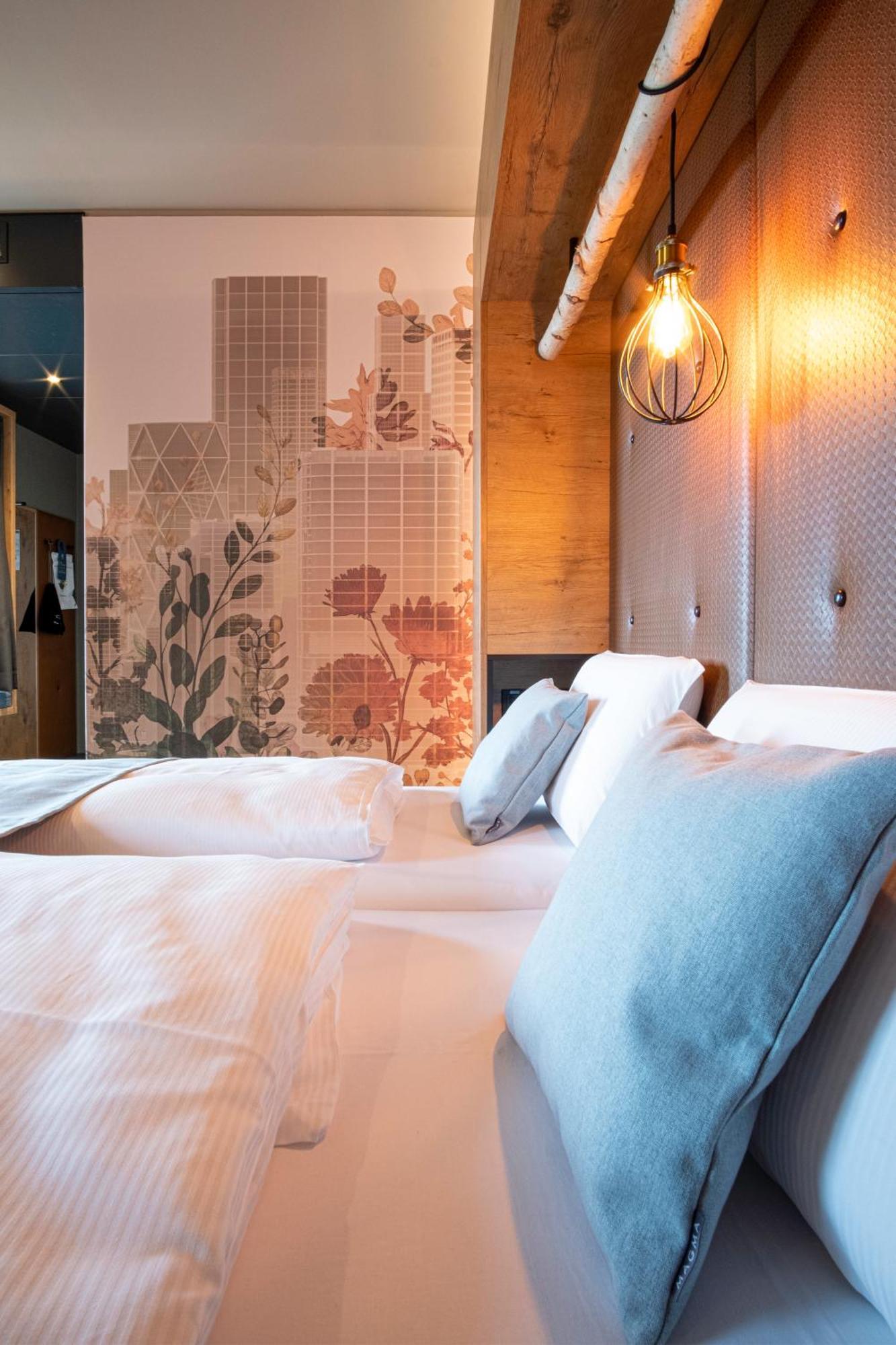 Riku Hotel 罗伊特林根 外观 照片